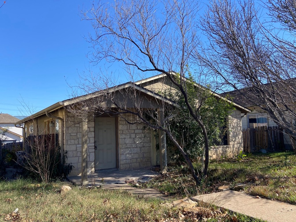 5813 Signal Point Austin, TX 78724 - Photo 12 of 12 a view of barn with wooden fence