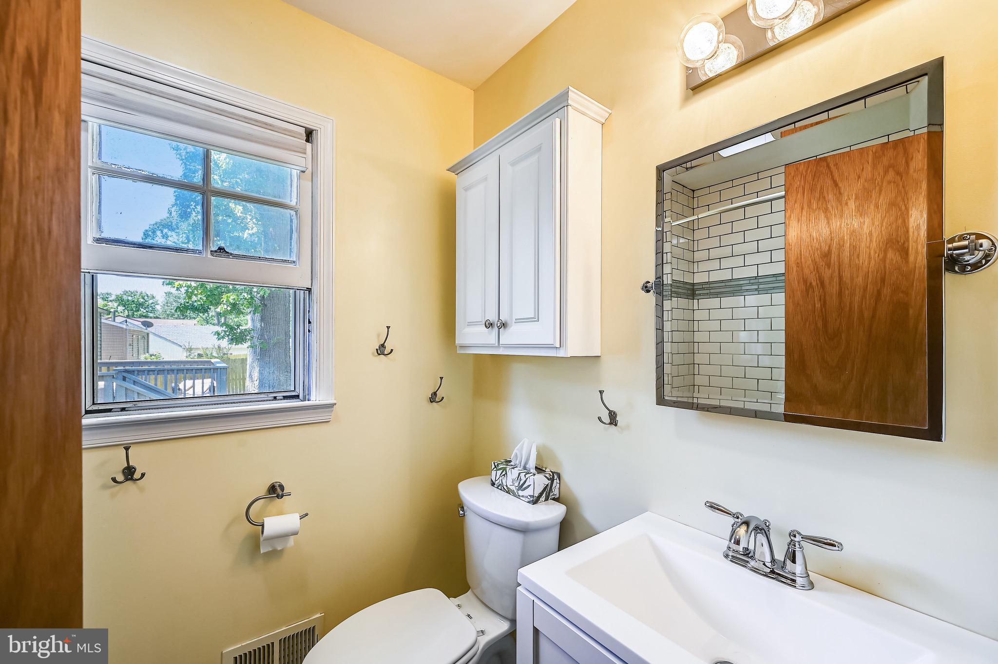 1626 Marlboro Road Edgewater, MD 21037 - Photo 15 of 42 Full bath