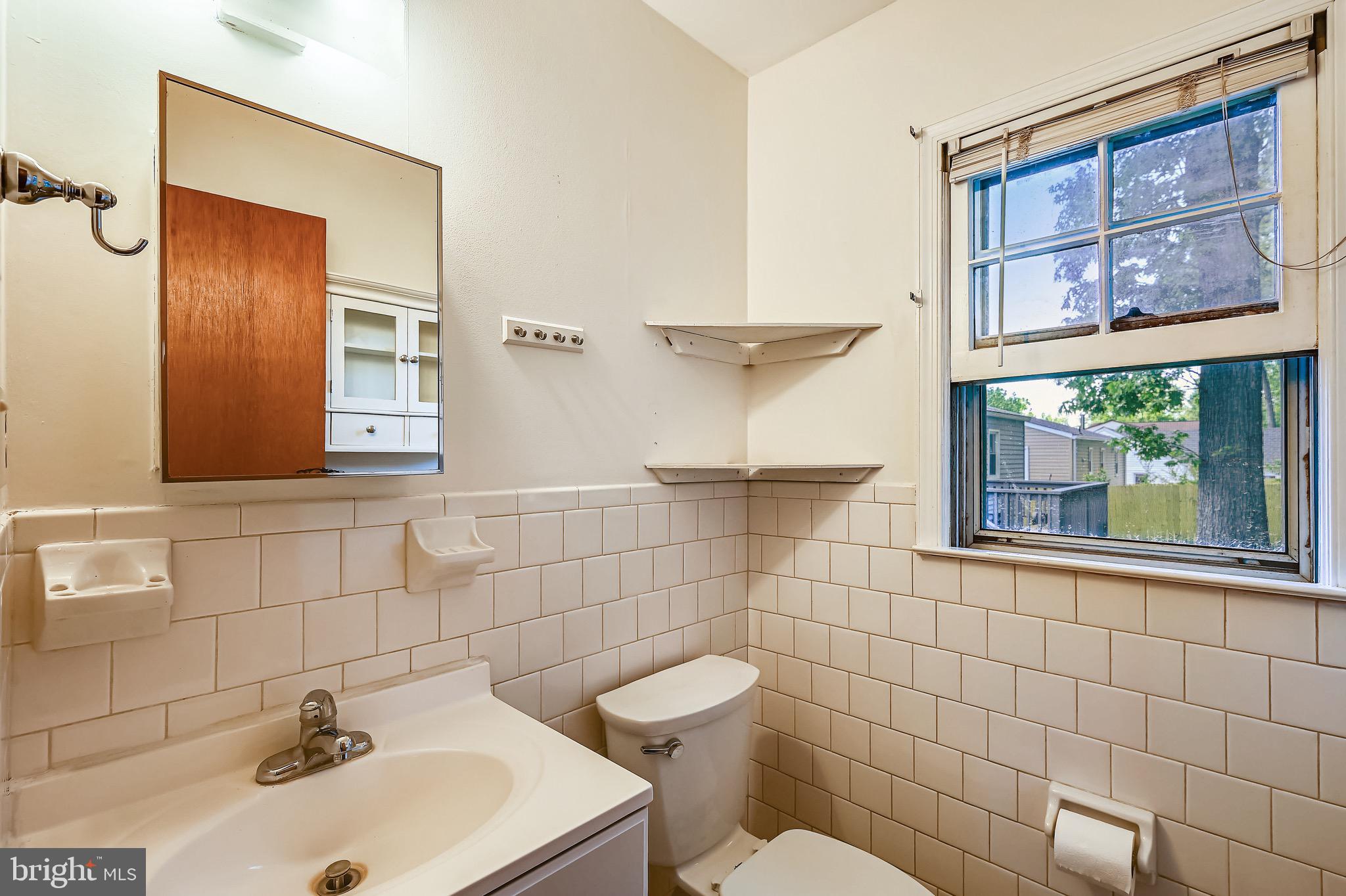 1626 Marlboro Road Edgewater, MD 21037 - Photo 16 of 42 Half bath in Master