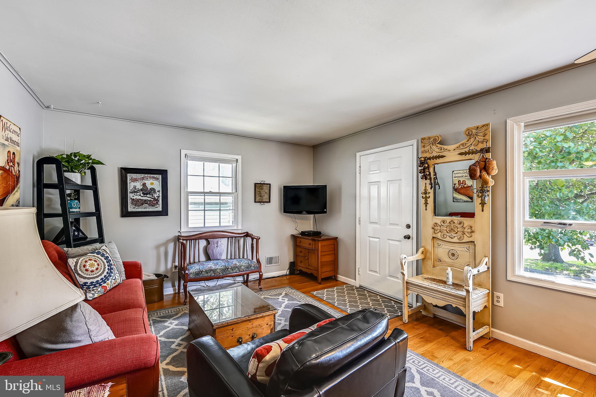 1626 Marlboro Road Edgewater, MD 21037 - Photo 7 of 42 Living room