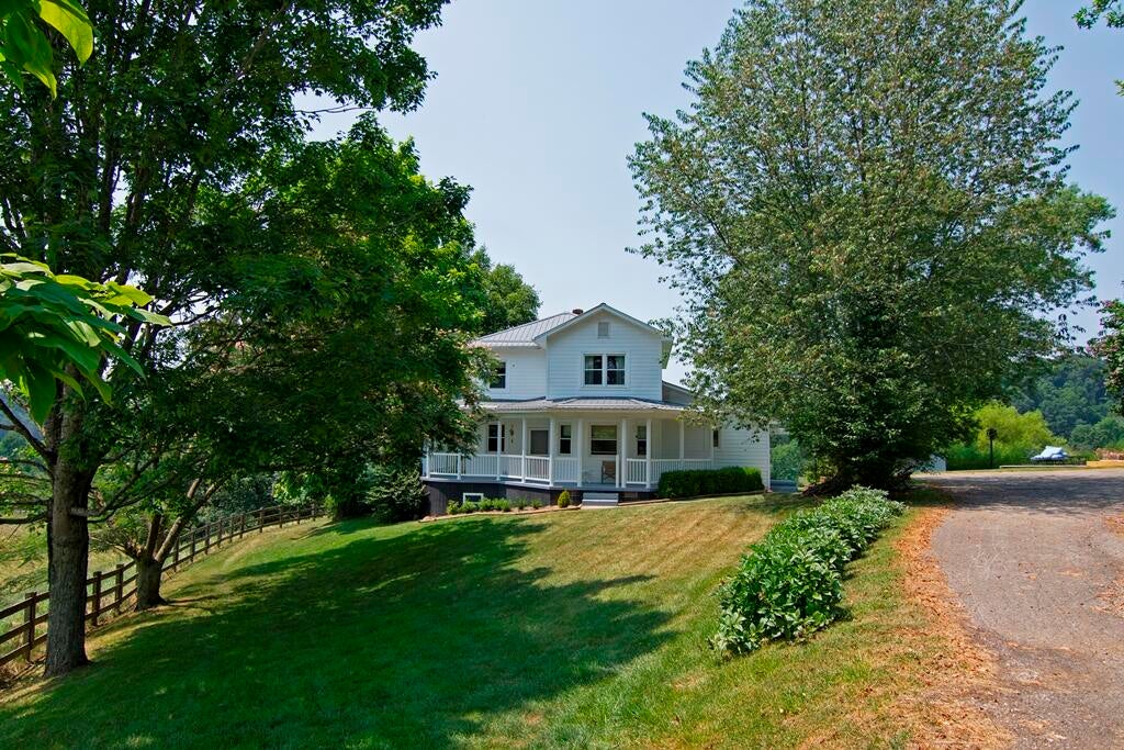 35 Co Route Forest Hill, WV 24935 - Photo 9 of 151 Gallery Image 9