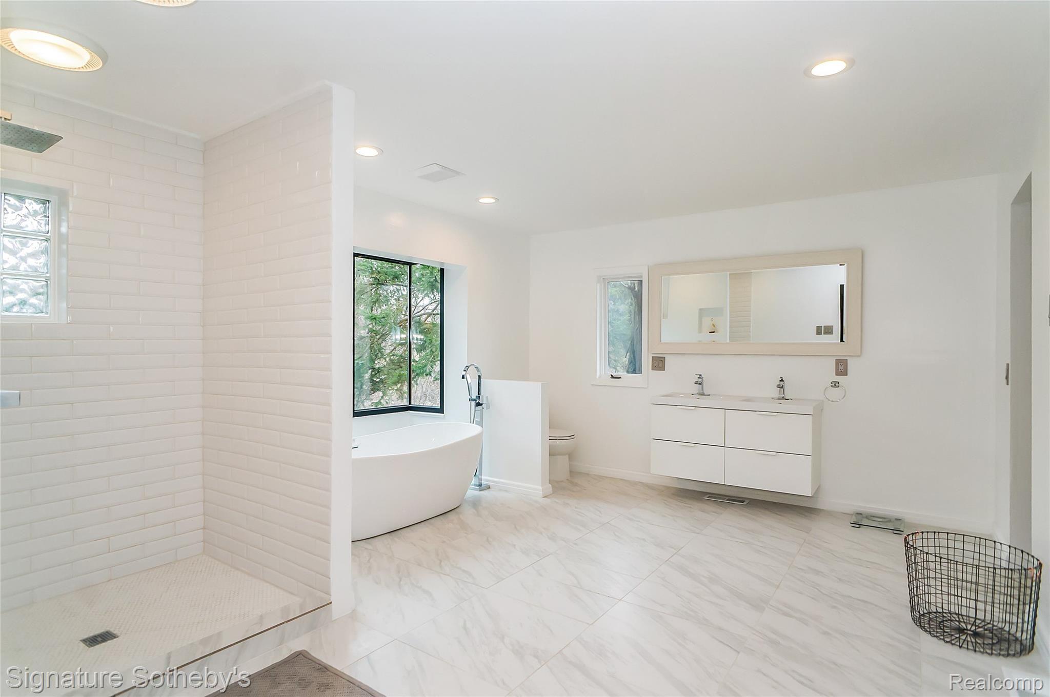 2950 Franklin Road Bloomfield Hills, MI 48302 - Photo 15 of 32 master bathroom