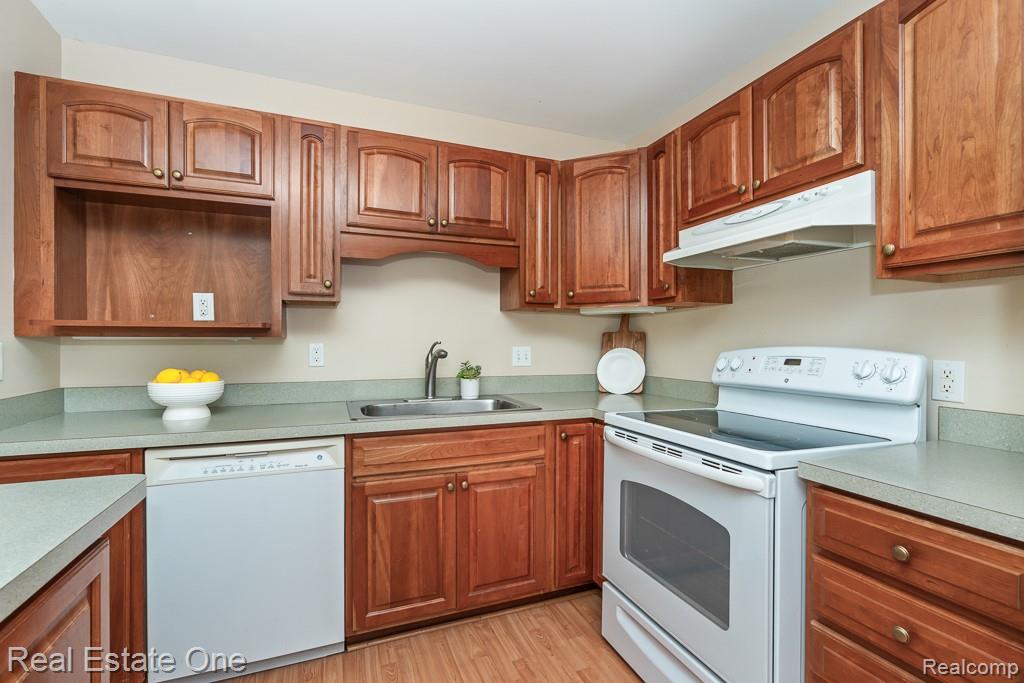 1242 Kings Cove Court Rochester, MI 48306 - Photo 7 of 22 1242 Kings Cove Ct_MLS-012.jpg