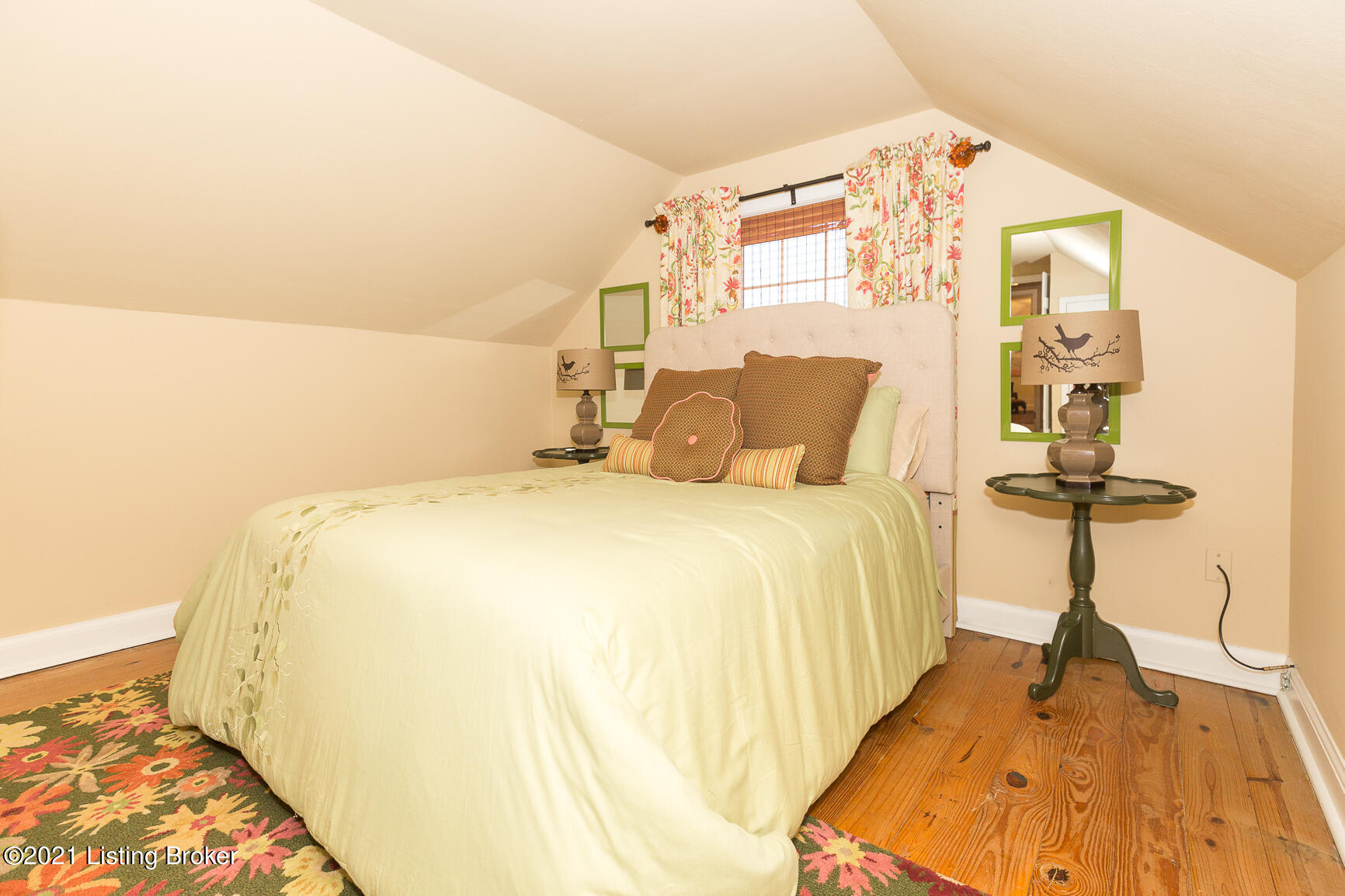 4614 Beaver Road Louisville, KY 40207 - Photo 35 of 64 Bedroom 5 - Floor 2
