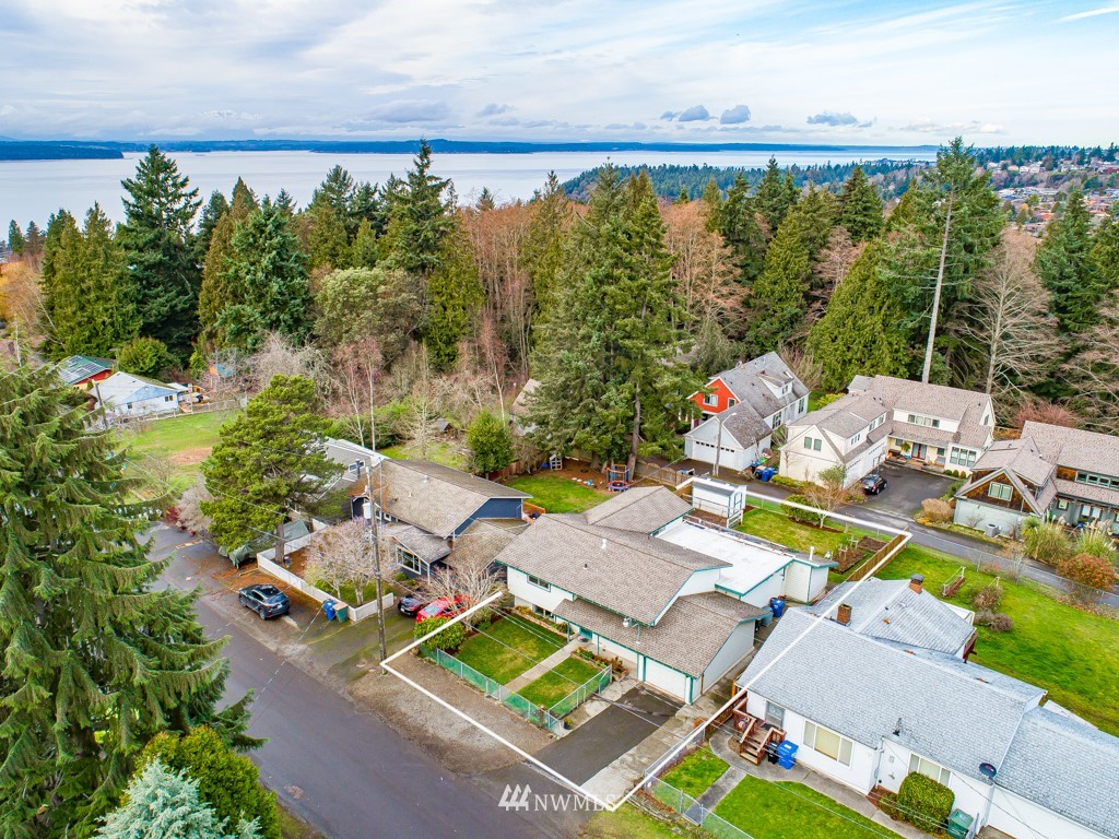 3908 Southwest 97th Street Seattle, WA 98136 - Photo 2 of 25 Gallery Image 2