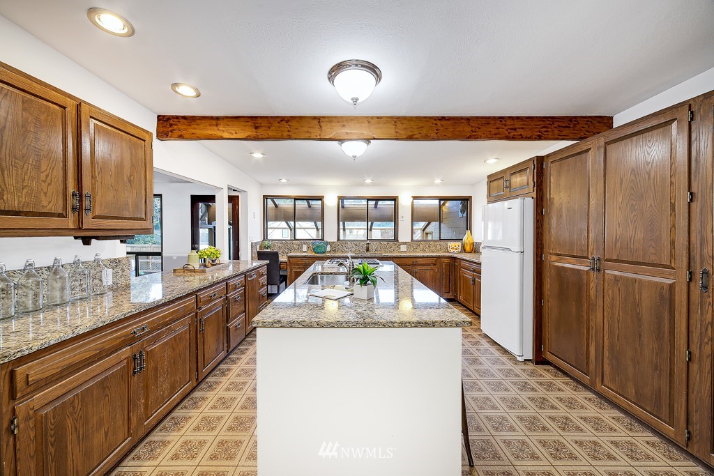 3908 Southwest 97th Street Seattle, WA 98136 - Photo 6 of 25 Gallery Image 6