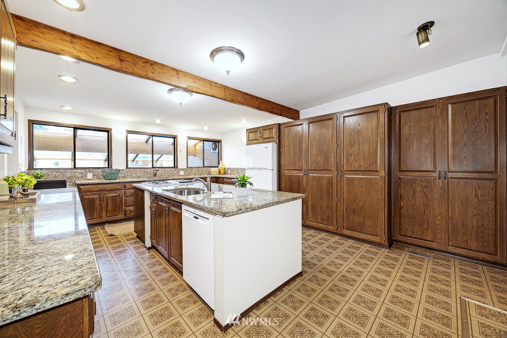 3908 Southwest 97th Street Seattle, WA 98136 - Photo 7 of 25 Gallery Image 7