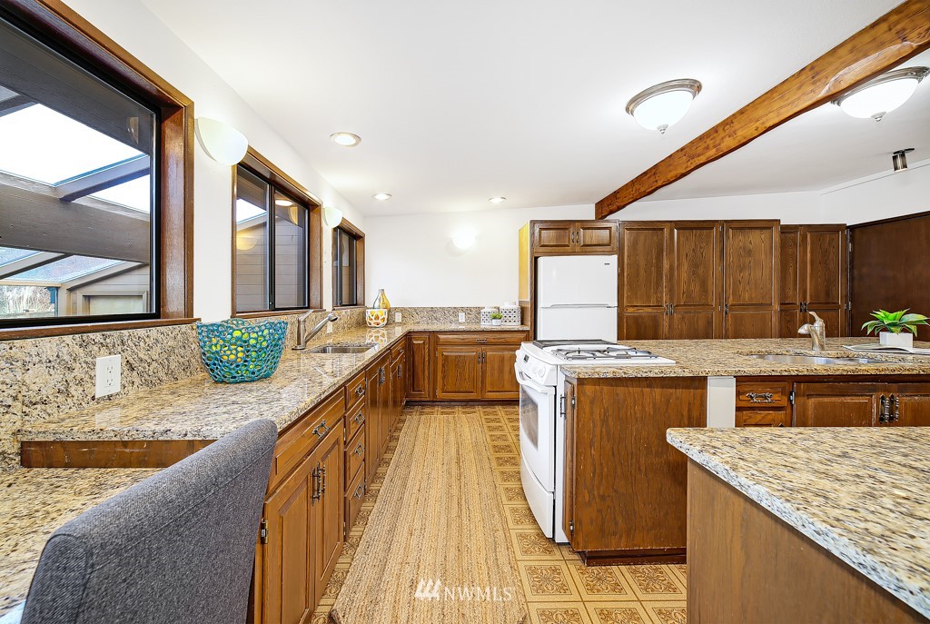 3908 Southwest 97th Street Seattle, WA 98136 - Photo 8 of 25 Gallery Image 8