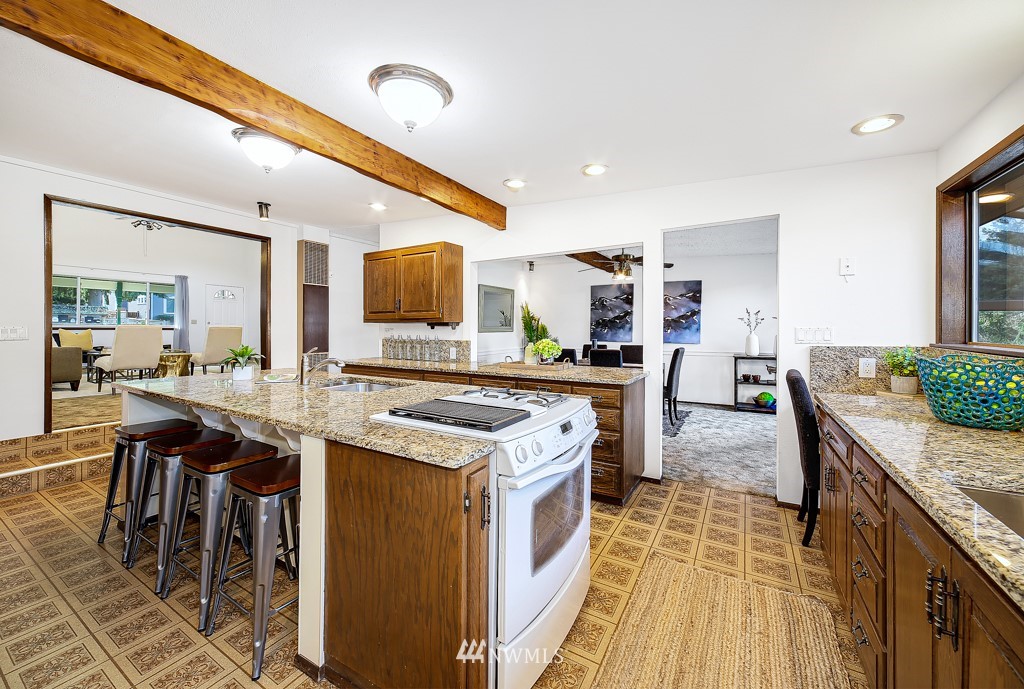 3908 Southwest 97th Street Seattle, WA 98136 - Photo 9 of 25 Gallery Image 9