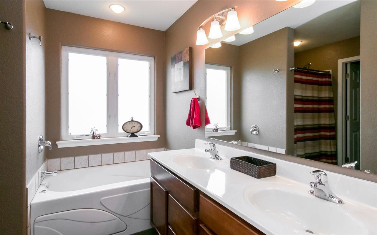 70 South Park Ridge Road North Liberty, IA 52317 - Photo 15 of 25 Gallery Image 15