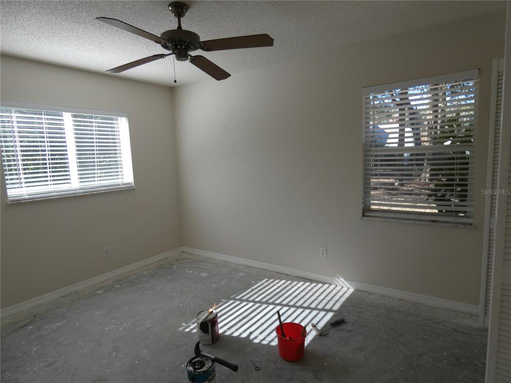 19181 Southwest 90th Ln Road Dunnellon, FL 34432 - Photo 11 of 37 an empty room with windows