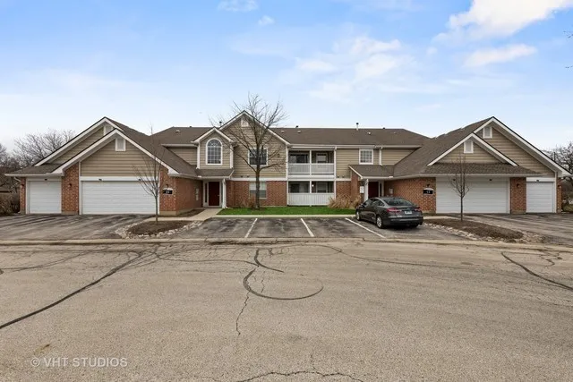 $2,741 | 20 Wildflower Lane, Unit 3933, Schaumburg, IL 60173