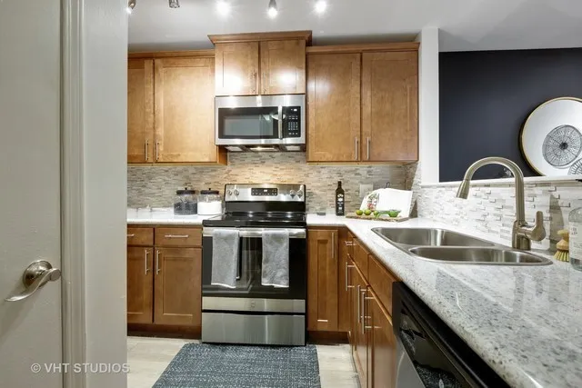 $2,741 | 20 Wildflower Lane, Unit 3933, Schaumburg, IL 60173