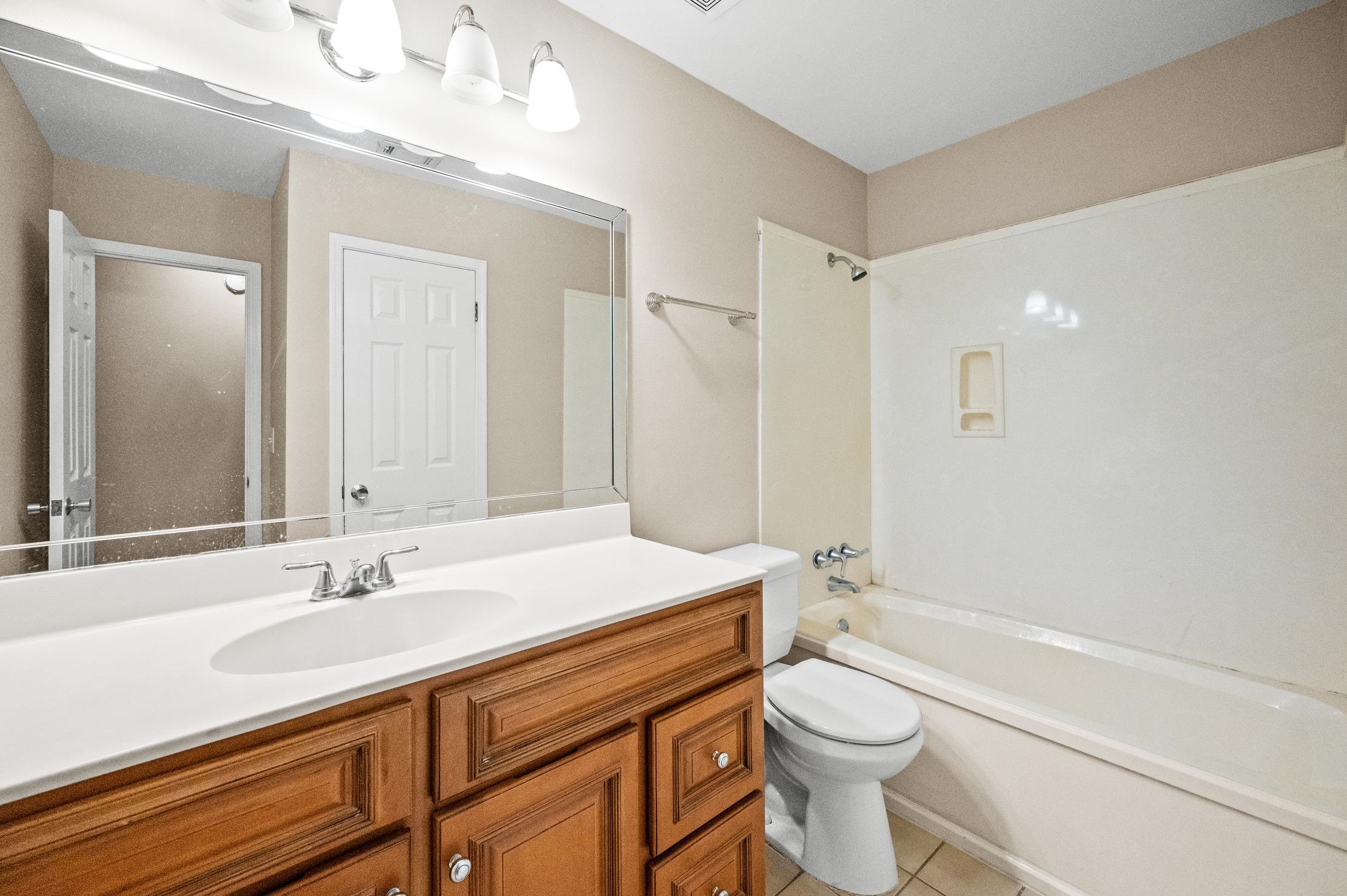 111 Montclair Loop Daphne, AL 36526 - Photo 11 of 18 Bathroom