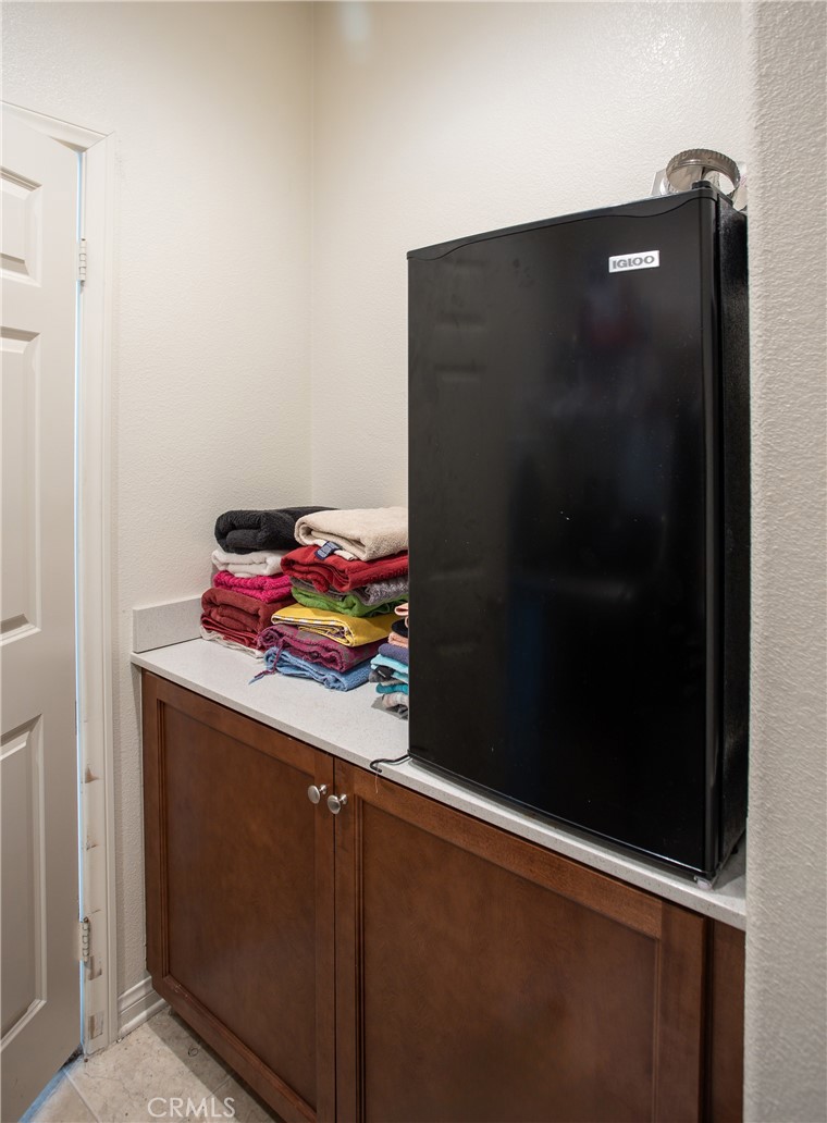 687 South Mandarin Lane Rialto, CA 92376 - Photo 12 of 35