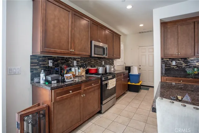 $540,000 | 687 South Mandarin Lane, Rialto, CA 92376