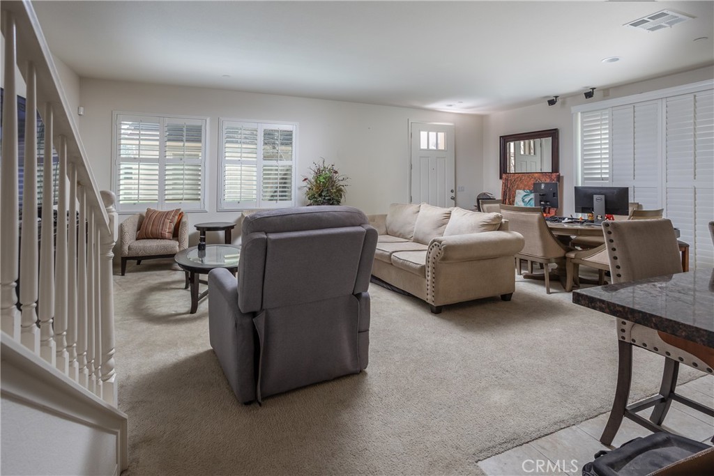 687 South Mandarin Lane Rialto, CA 92376 - Photo 5 of 35