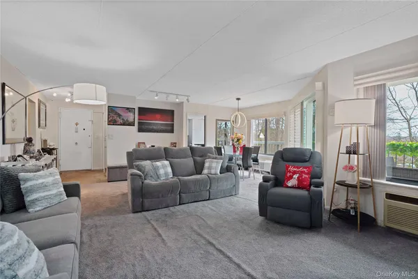 $490,000 | 500 High Point Drive, Unit 211, Hartsdale, NY 10530