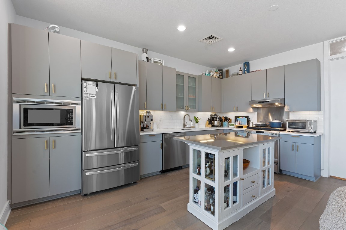 555 East 5th Street, Unit 817 Austin, TX 78701 - Photo 14 of 39 a kitchen that has a lot of cabinets in it and stainless steel appliances