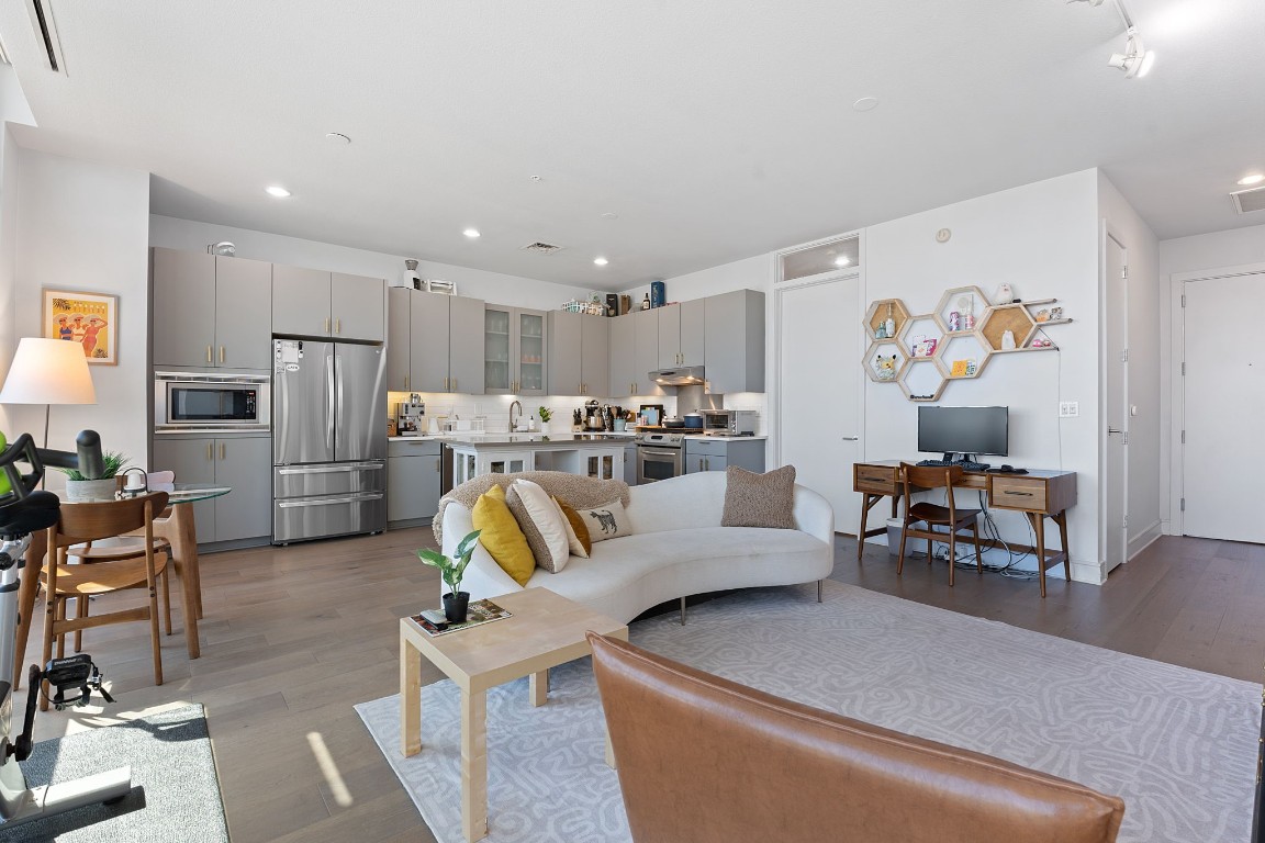 555 East 5th Street, Unit 817 Austin, TX 78701 - Photo 2 of 39 a living room with furniture and kitchen view