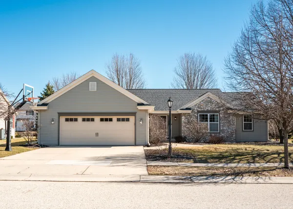 $569,000 | 1227 Oriole Drive, Oconomowoc, WI 53066