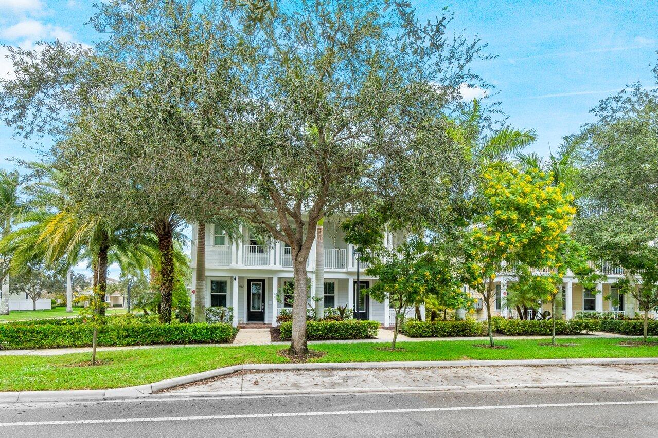 1127 Dakota Drive Jupiter, FL 33458 - Photo 2 of 36 003-1127DakotaDrive-Jupiter-FL-33458-SMA