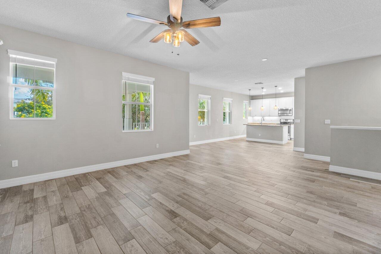 1127 Dakota Drive Jupiter, FL 33458 - Photo 4 of 36 008-1127DakotaDrive-Jupiter-FL-33458-SMA