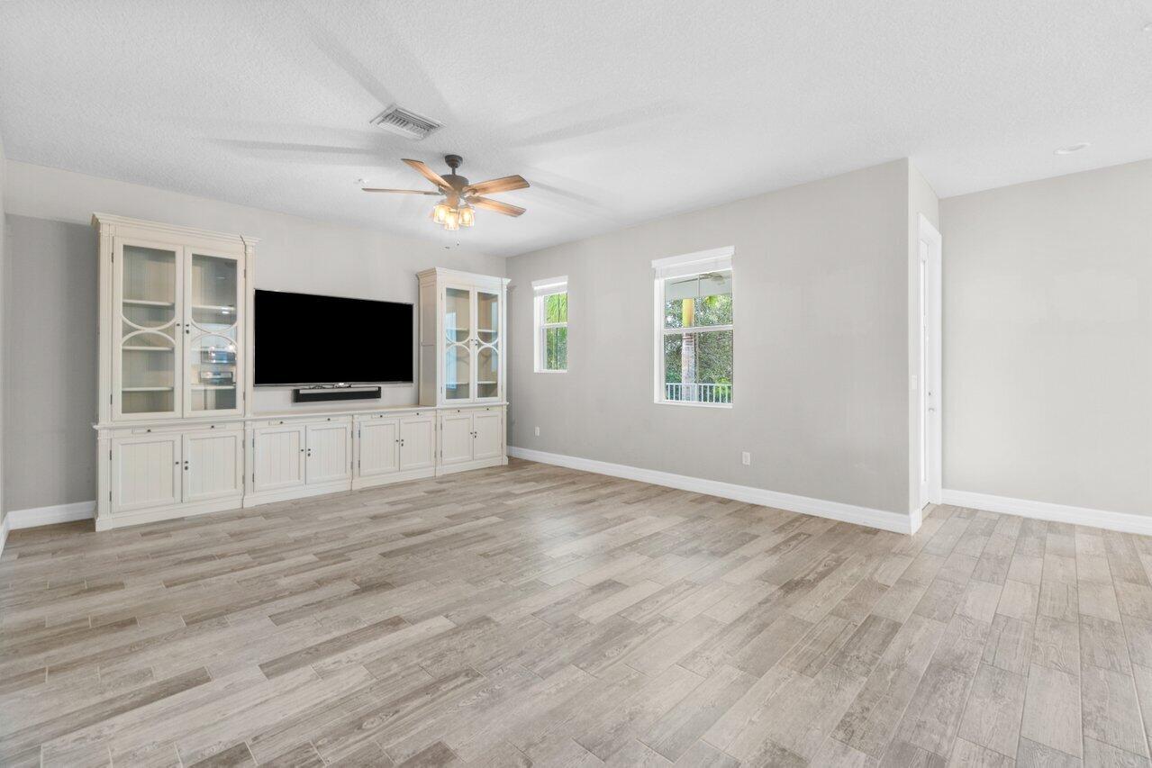 1127 Dakota Drive Jupiter, FL 33458 - Photo 5 of 36 007-1127DakotaDrive-Jupiter-FL-33458-SMA