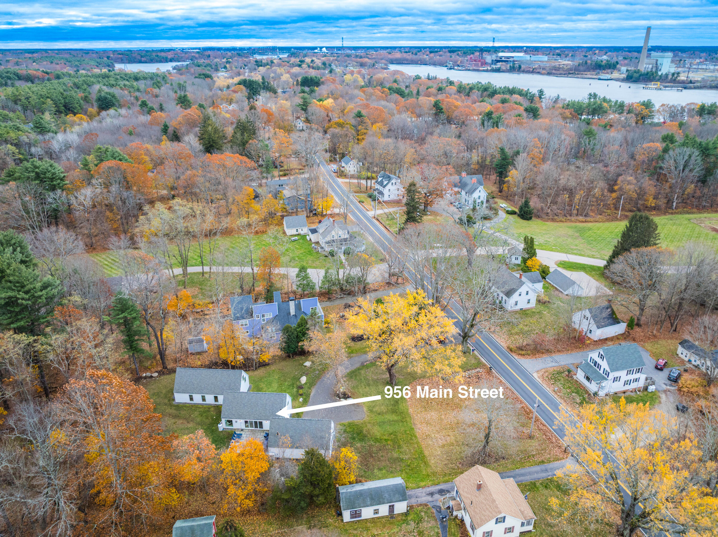 956 Main Street Eliot, ME 03903 - Photo 33 of 37 956 Main Street with Portsmouth Across t