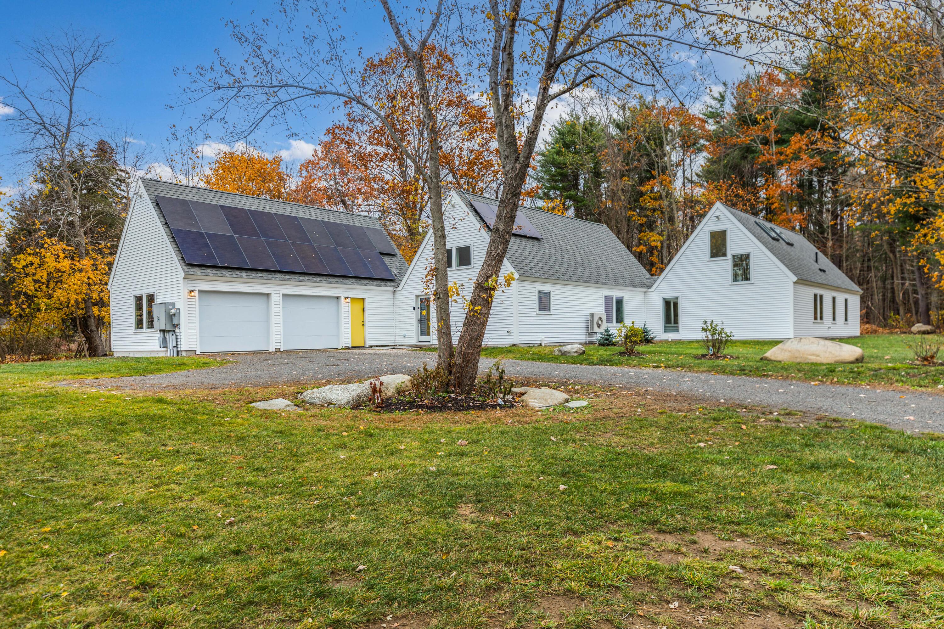 956 Main Street Eliot, ME 03903 - Photo 34 of 37 Scandinavian Style