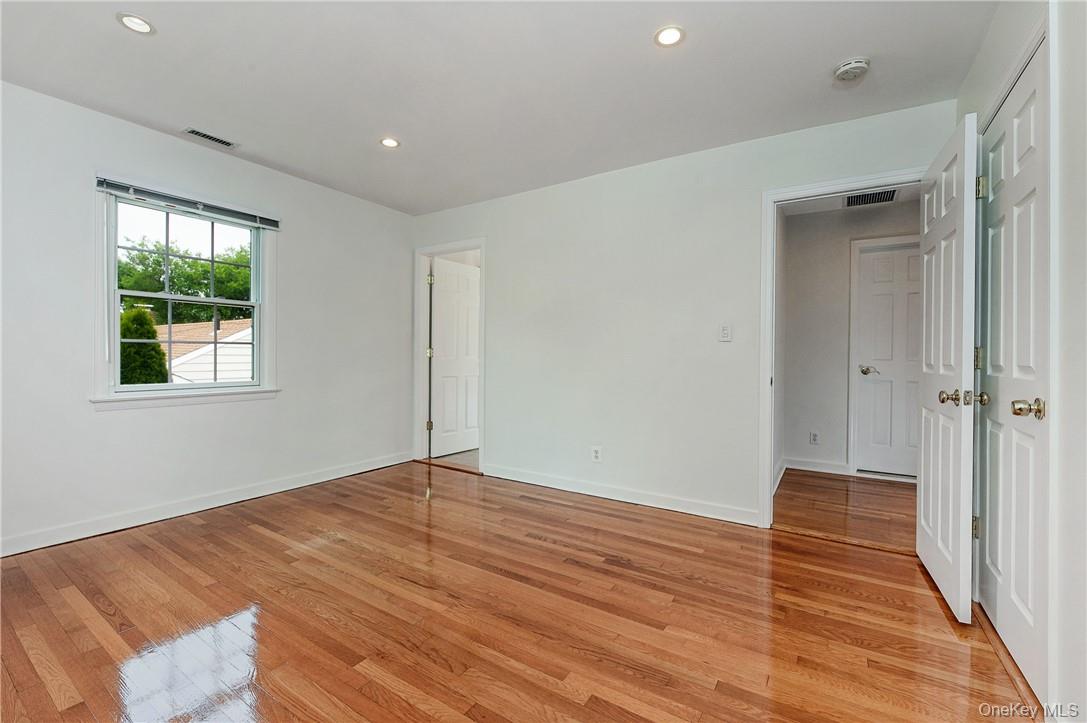 74 Dearborn Avenue Rye, NY 10580 - Photo 10 of 17 Primary Bedroom w/ensuite Bath