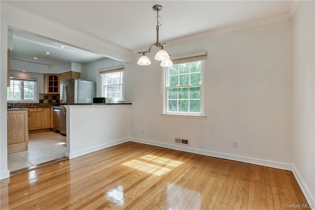 74 Dearborn Avenue Rye, NY 10580 - Photo 5 of 17 Kitchen/Dining Area
