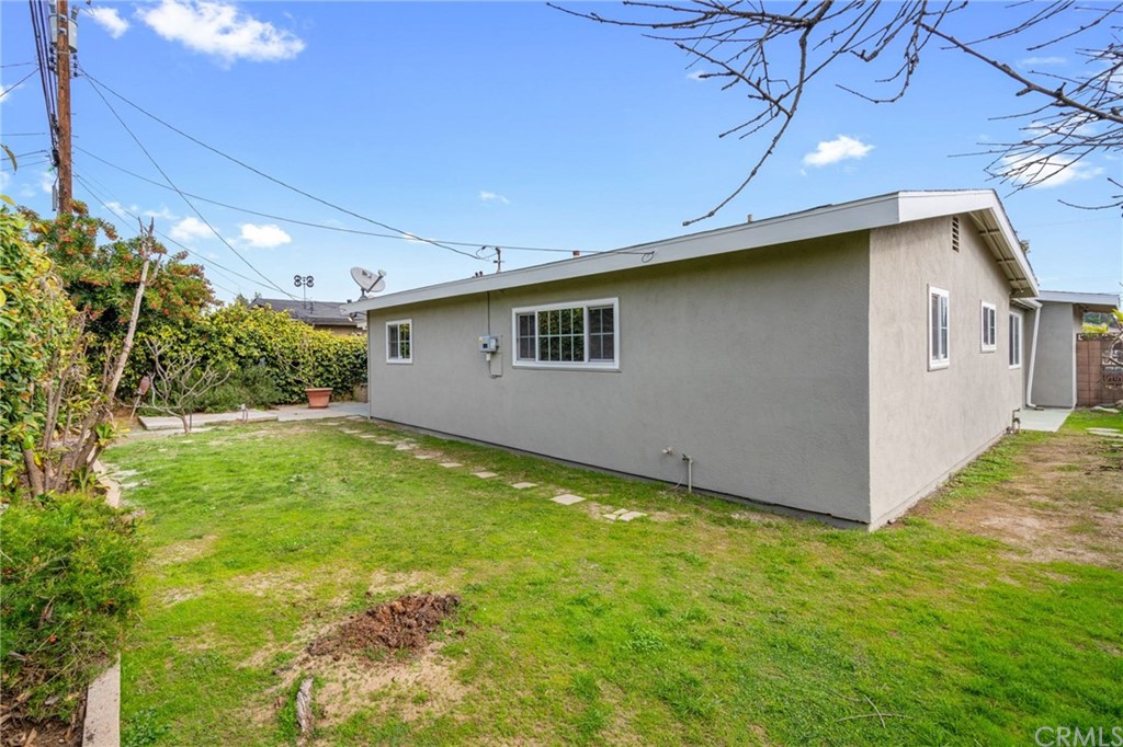19309 Belshaw Avenue Carson, CA 90746 - Photo 29 of 40 a backyard of a house