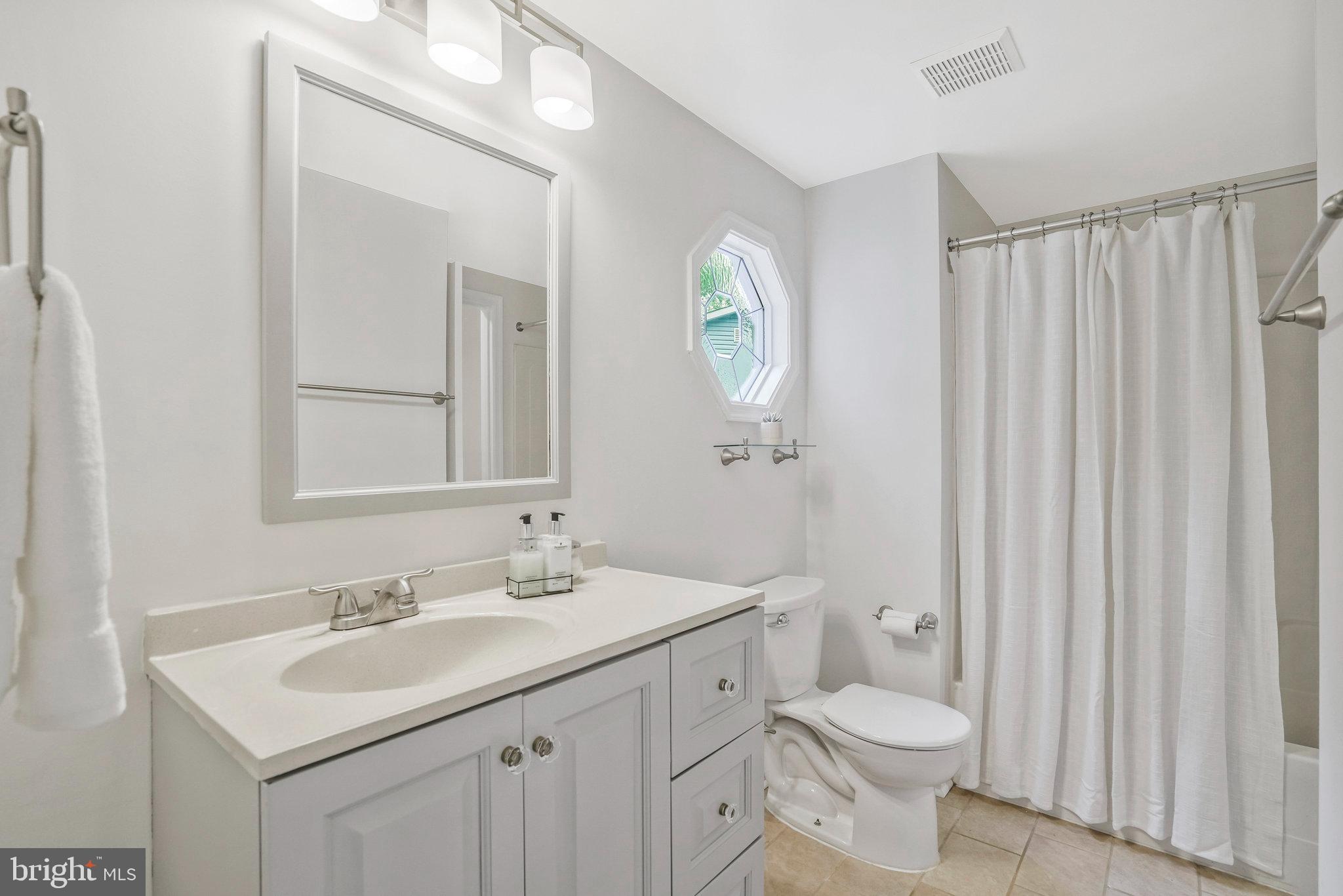 6023 Rixey Drive Alexandria, VA 22303 - Photo 26 of 44 Upper level bathroom with dual access