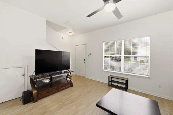 $169,900 | 2403 Hartsfield Road, Unit 607, Tallahassee, FL 32303