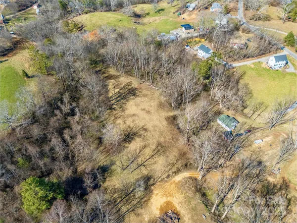 a view of yard with a yard