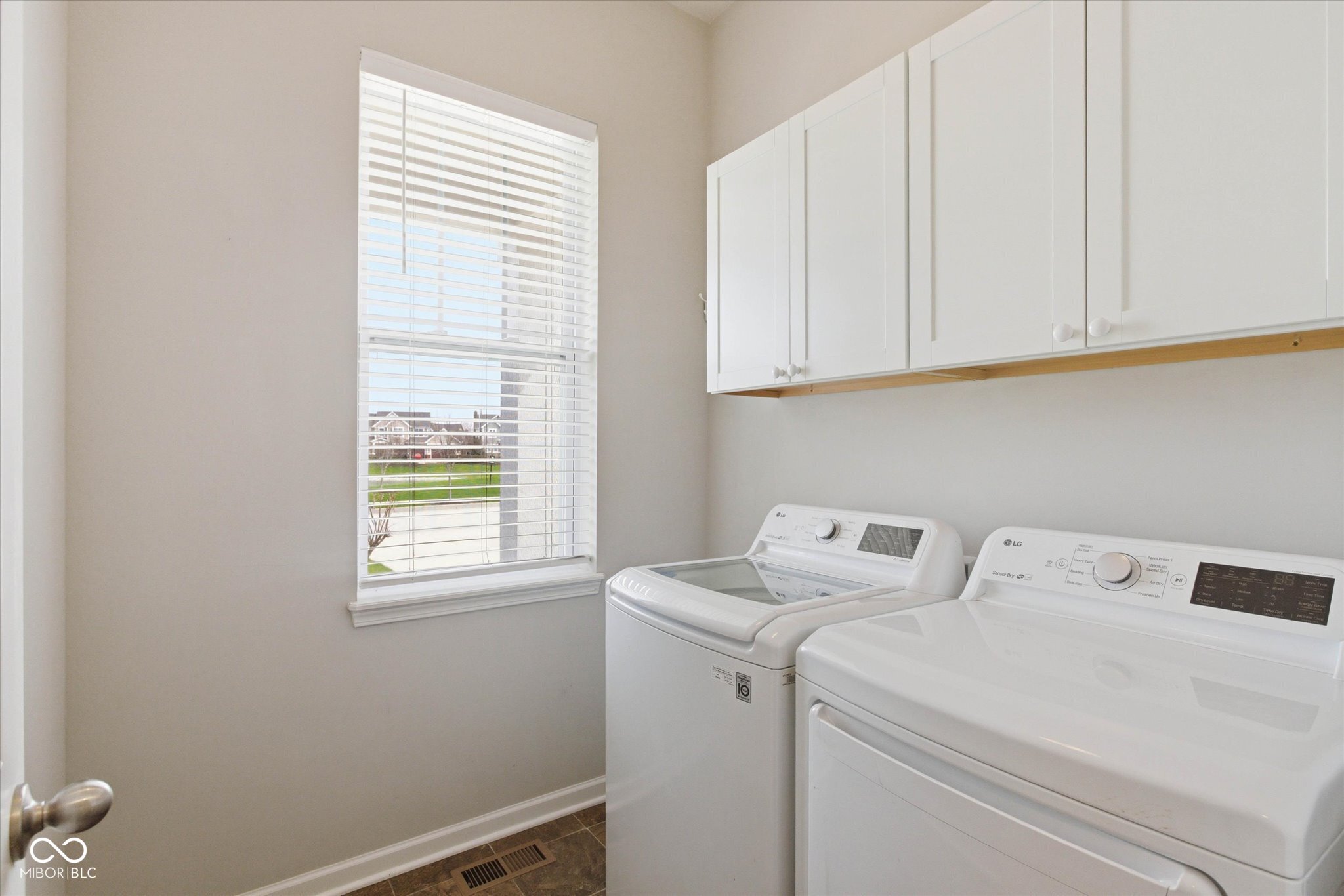 10619 Hinterland Drive Fishers, IN 46038 - Photo 15 of 40