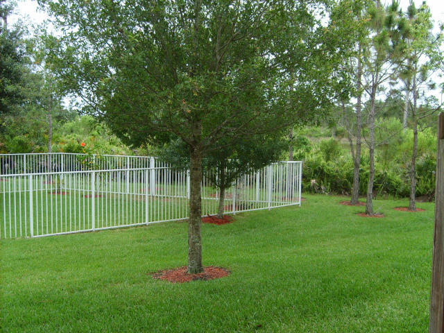 465 Southeast Bloxham Way Stuart, FL 34997 - Photo 2 of 4 Yard
