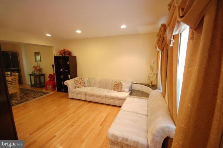 3001 Temple Gate Road Baltimore, MD 21209 - Photo 3 of 17 Living Room #2