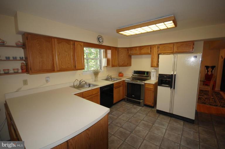 3001 Temple Gate Road Baltimore, MD 21209 - Photo 5 of 17 Kitchen