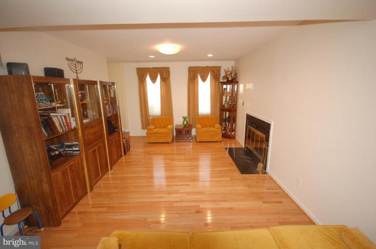 3001 Temple Gate Road Baltimore, MD 21209 - Photo 9 of 17 Family Room