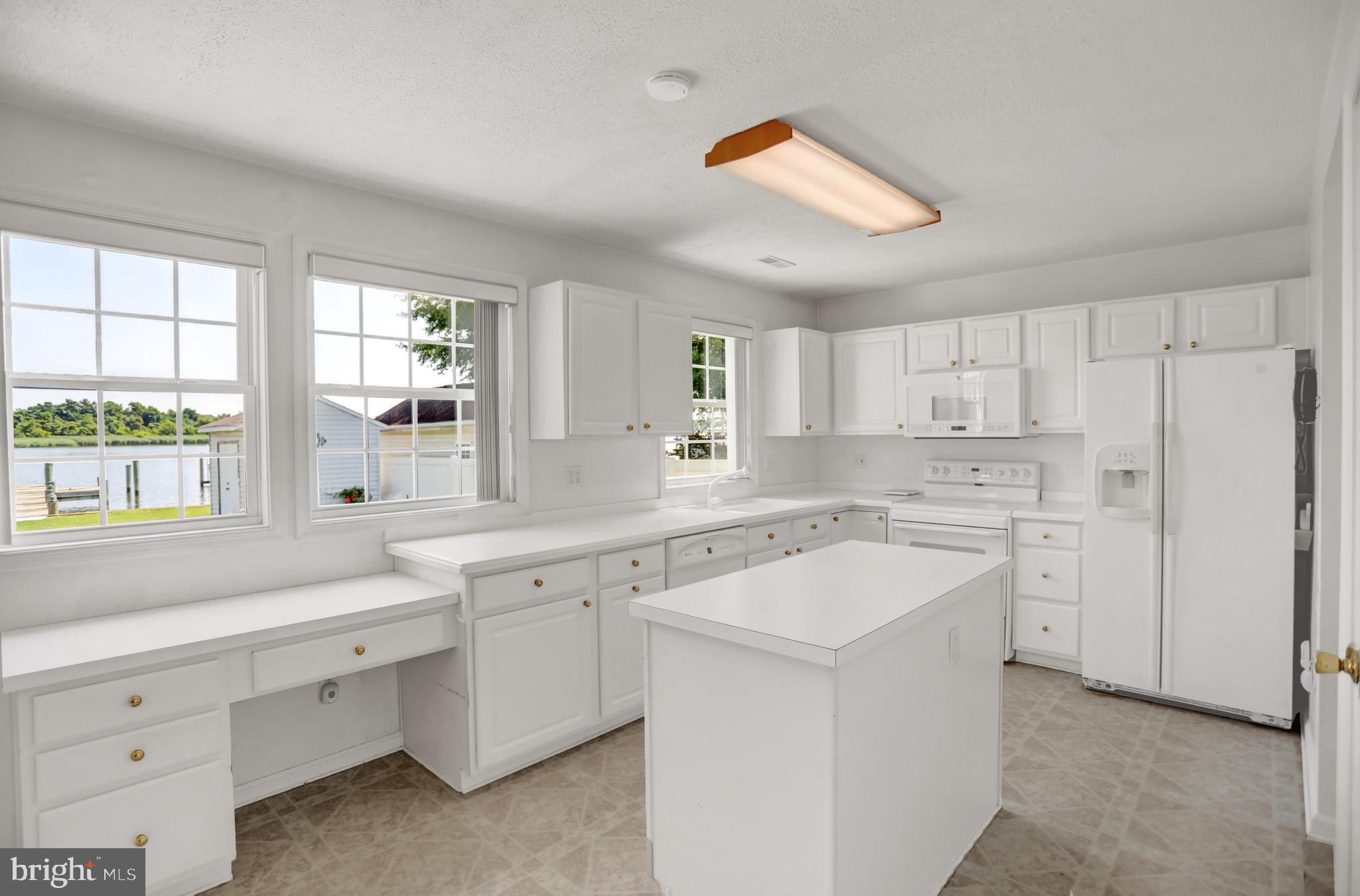 8240 Northview Road Dundalk, MD 21222 - Photo 14 of 60 White Countertops