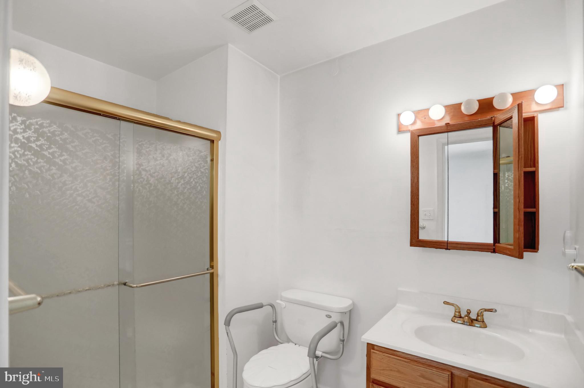8240 Northview Road Dundalk, MD 21222 - Photo 24 of 60 Full Bath 1