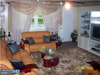 924 Andover Road Lansdale, PA 19446 - Photo 2 of 4 Living Room