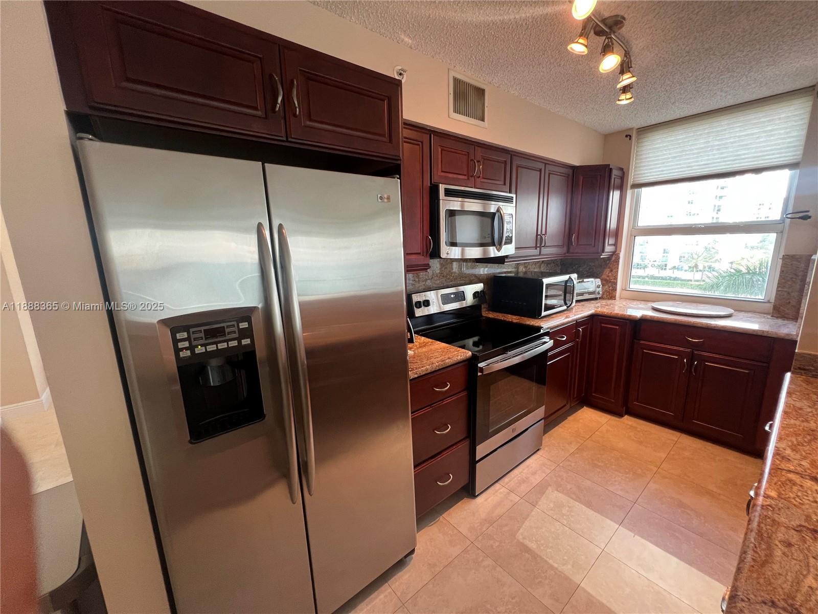 1155 Brickell Bay Drive, Unit 401 Miami, FL 33131 - Photo 11 of 31