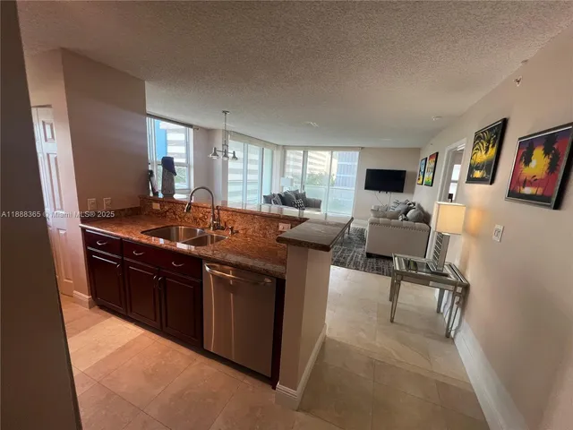 $4,250 | 1155 Brickell Bay Drive, Unit 401, Miami, FL 33131