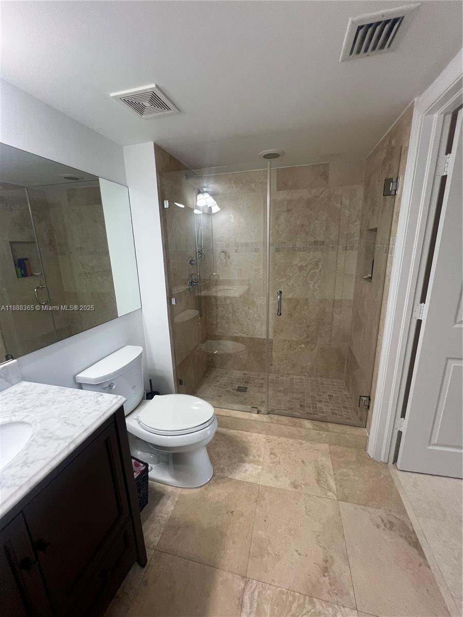 1155 Brickell Bay Drive, Unit 401 Miami, FL 33131 - Photo 17 of 31