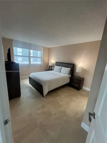 $4,250 | 1155 Brickell Bay Drive, Unit 401, Miami, FL 33131