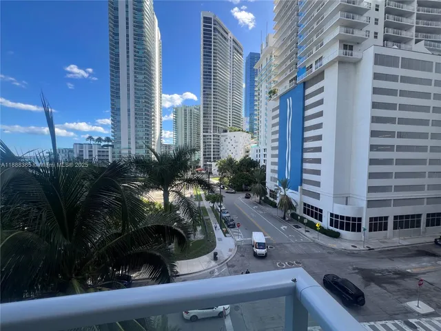 $4,250 | 1155 Brickell Bay Drive, Unit 401, Miami, FL 33131