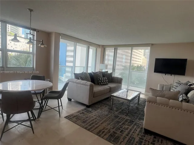 $4,250 | 1155 Brickell Bay Drive, Unit 401, Miami, FL 33131